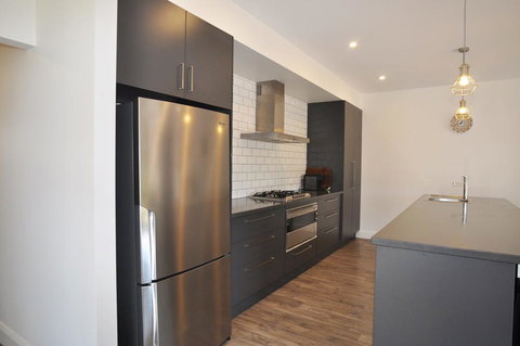 SUNNYSIDE - SURF SIDE - Accommodation in Bendigo 3