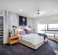 Sunset Penthouse Couples Retreat close to Airlie Beach Champagne on arrival - Accommodation in Bendigo