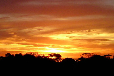 Sunsets, Sea, Wine - Accommodation in Bendigo 3