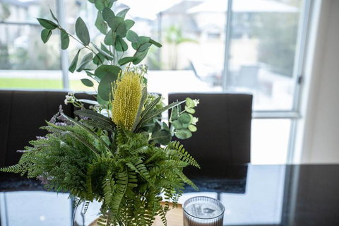 Superb Luxe 5BR House@Point Cook Near Lake - Accommodation in Bendigo 2