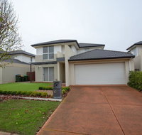 Superb Luxe 5BR housePoint Cook near lake - Accommodation in Bendigo