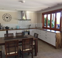 TAKURA HEIGHTS Modern Country Apartment with pool access - Accommodation in Bendigo