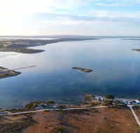 Tall Pines Beach House at Mount Dutton Bay part of Coffin Bay waterways - Accommodation in Bendigo