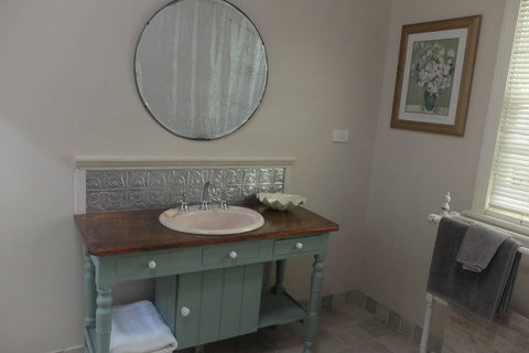 Tamborine Treats - Accommodation in Bendigo 1