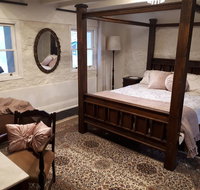 Tanilba House
