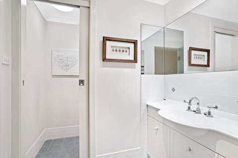 Tareebin Road, 2/26 - Accommodation in Bendigo 1