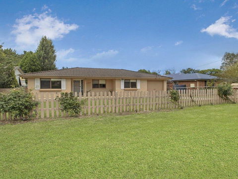 That Pink House! - Comfortable Home Away From Home - Accommodation in Bendigo 0