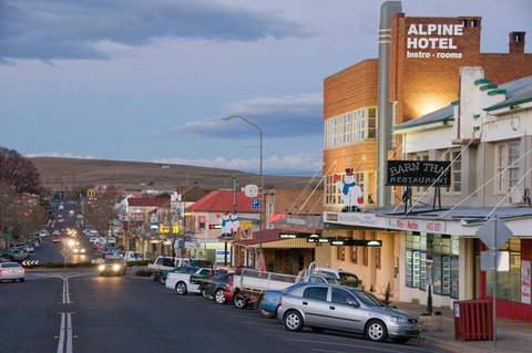 The Alpine Hotel - Accommodation in Bendigo 1