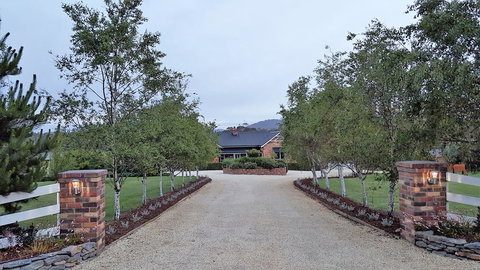 Hazelcreek Cottages - Accommodation in Bendigo 6