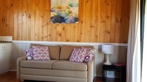 Hazelcreek Cottages - Accommodation in Bendigo 22