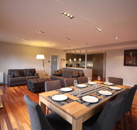 Sunny 3 Bedroom Apartment in Sandy Bay - Accommodation in Bendigo