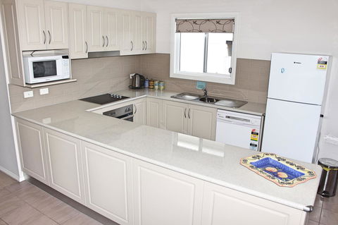 Front Row Beachfront - Accommodation in Bendigo 5