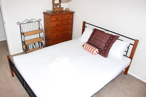 Front Row Beachfront - Accommodation in Bendigo 10