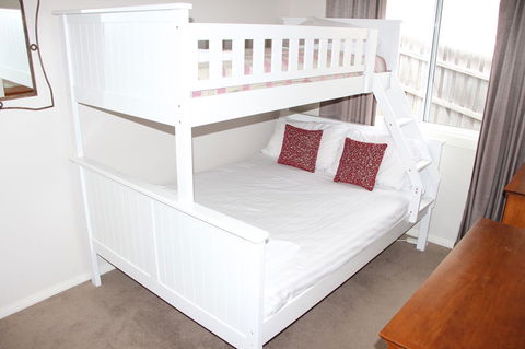 Front Row Beachfront - Accommodation in Bendigo 9