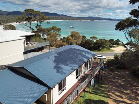 Front Row Beachfront - Accommodation in Bendigo 1