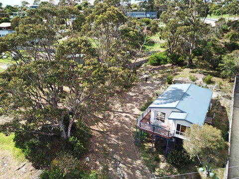 Front Row Beachfront - Accommodation in Bendigo 0