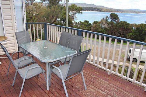 Front Row Beachfront - Accommodation in Bendigo 2