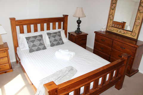 Front Row Beachfront - Accommodation in Bendigo 8