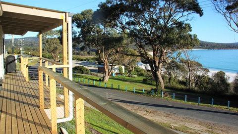 KINGFISHER COTTAGE Beachfront At The Binalong Bay - Accommodation in Bendigo 8