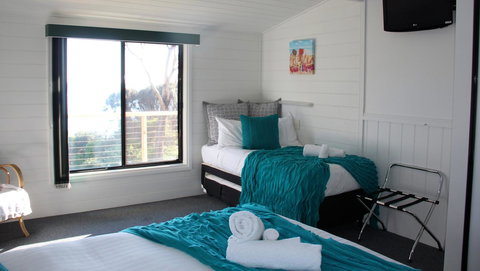 KINGFISHER COTTAGE Beachfront At The Binalong Bay - Accommodation in Bendigo 5