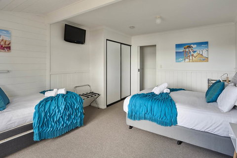 KINGFISHER COTTAGE Beachfront At The Binalong Bay - Accommodation in Bendigo 3
