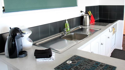 KINGFISHER COTTAGE Beachfront At The Binalong Bay - Accommodation in Bendigo 18