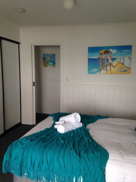 KINGFISHER COTTAGE Beachfront At The Binalong Bay - Accommodation in Bendigo 25