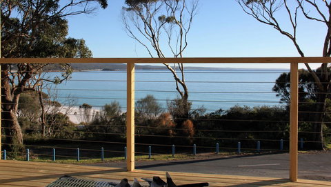 KINGFISHER COTTAGE Beachfront At The Binalong Bay - Accommodation in Bendigo 6