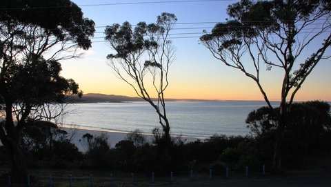 KINGFISHER COTTAGE Beachfront At The Binalong Bay - Accommodation in Bendigo 19