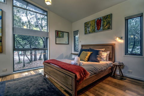 Freycinet Eco Luxe ~ Forest ~ Ocean ~ Mountain - Accommodation in Bendigo 1
