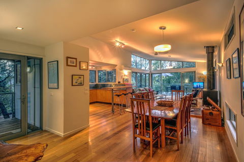 Freycinet Eco Luxe ~ Forest ~ Ocean ~ Mountain - Accommodation in Bendigo 12