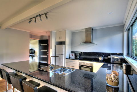 Muirs Beach Retreat - Accommodation in Bendigo 4