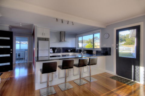 Muirs Beach Retreat - Accommodation in Bendigo 2