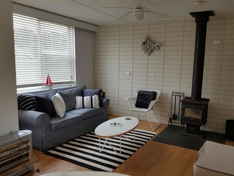 Beach Hut Scamander - Accommodation in Bendigo 9
