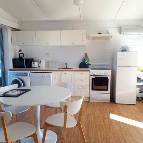 Beach Hut Scamander - Accommodation in Bendigo 3