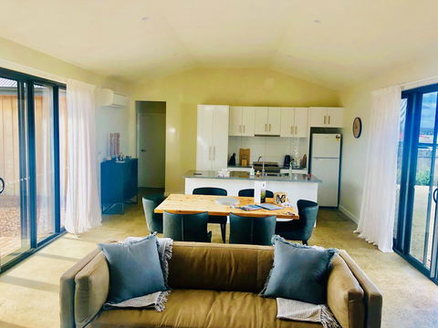 EMBRACING EVANDALE - Hosted By L'Abode Accommodation - Accommodation in Bendigo 2