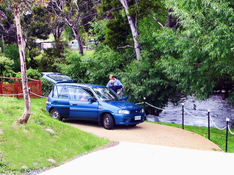 Platypus Playground Riverside Cottage - Accommodation in Bendigo 12