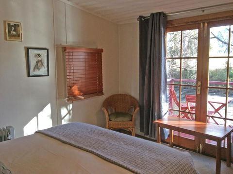 Platypus Playground Riverside Cottage - Accommodation in Bendigo 2