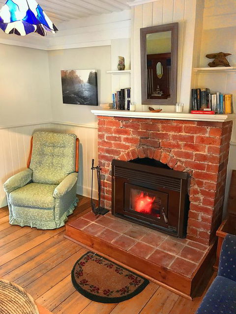 Platypus Playground Riverside Cottage - Accommodation in Bendigo 6