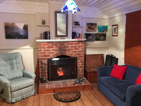 Platypus Playground Riverside Cottage - Accommodation in Bendigo 4