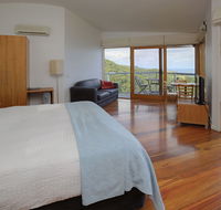 Chris's Beacon Point Restaurant  Villas - Accommodation in Bendigo