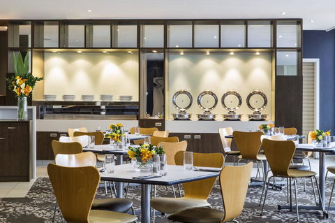 Holiday Inn Melbourne Airport, An IHG Hotel - Accommodation in Bendigo 9