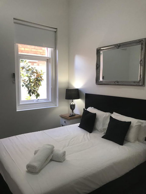 CROWN CENTRAL BUSINESS DISTRICT MOTEL - NO UNDER 18s - Accommodation in Bendigo 18