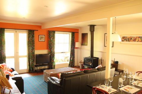 Merrimeet Cottages - Accommodation in Bendigo 6
