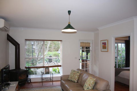 Merrimeet Cottages - Accommodation in Bendigo 40