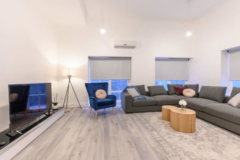 Unique 3 Bedroom Central CBD Townhouse - Accommodation in Bendigo 2