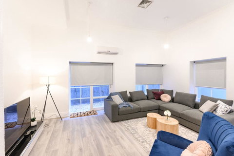 Unique 3 Bedroom Central CBD Townhouse - Accommodation in Bendigo 3