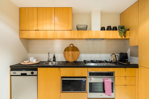 Auguste, Melbourne CBD Private Accommodation With Parking - Accommodation in Bendigo 10