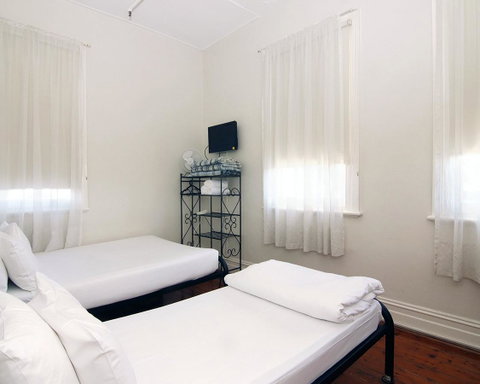 Hotel Claremont Guest House - Accommodation in Bendigo 13