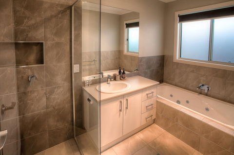 Luxury Abalina Cottages - Accommodation in Bendigo 10